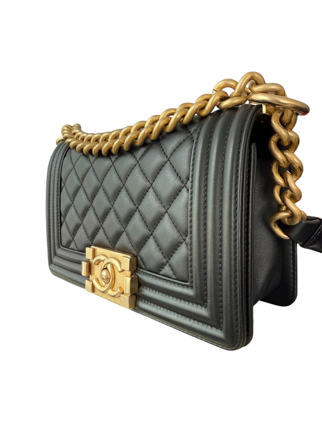 Chanel Boy small aus schwarzem Leder und goldfarbener Hardware
