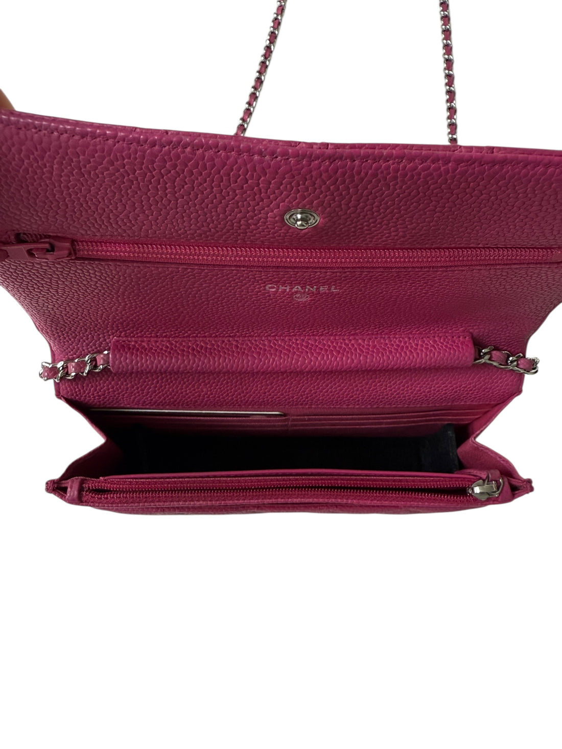 Chanel WOC Wallet on Chain Caviarleder in Fuchsia / Pink und silberfarbener Hardware