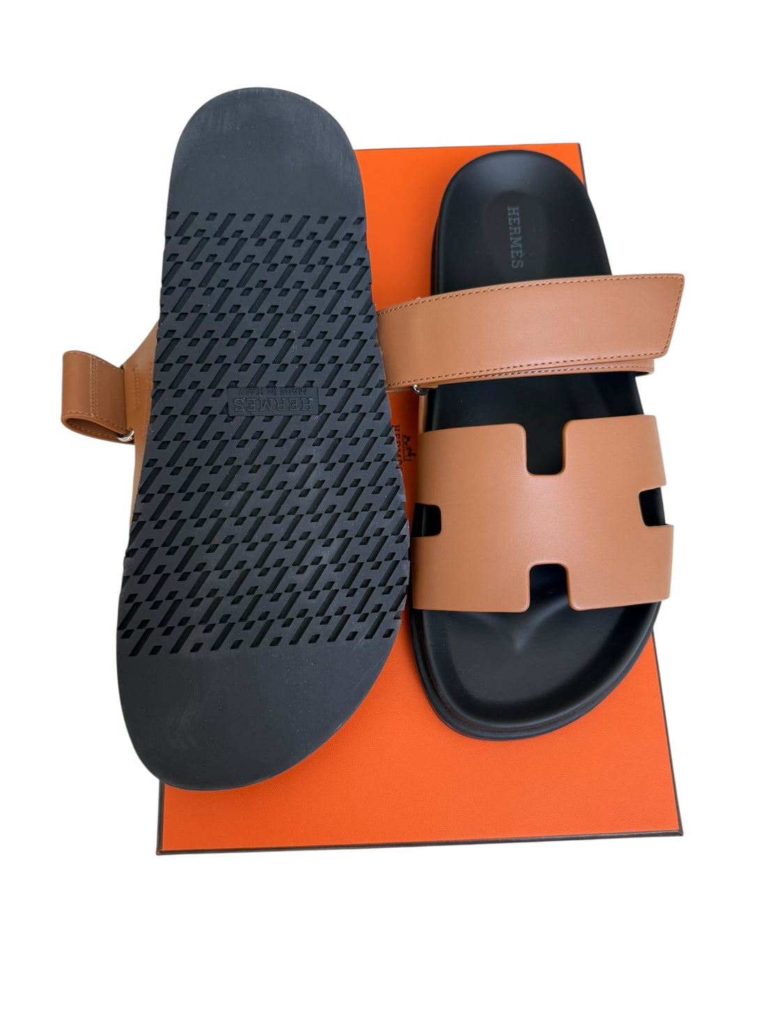 Hermès Chypre Sandalen in der Farbe Naturel