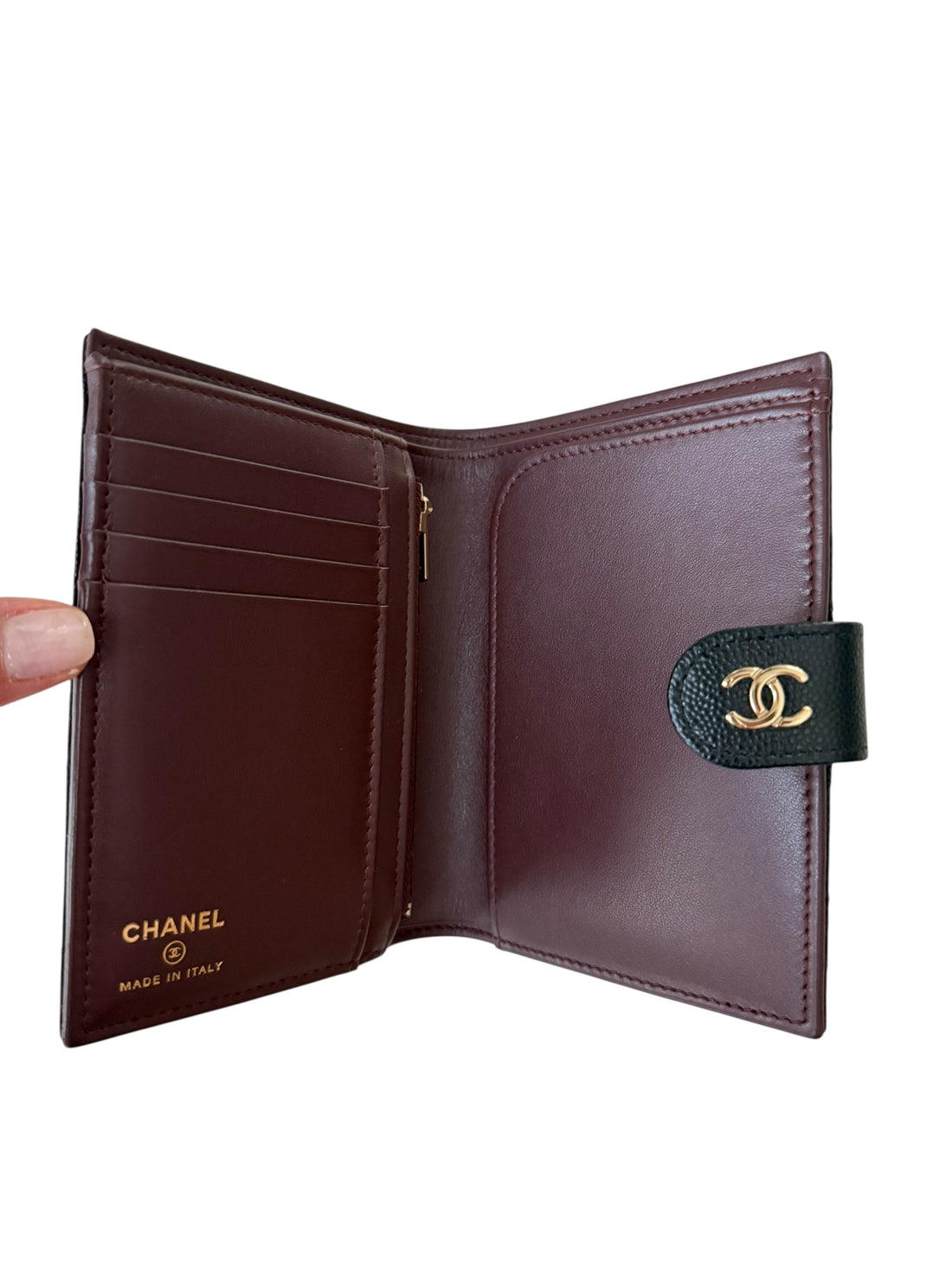 Chanel Geldbörse / Passport Holder aus schwarzem Kaviarleder