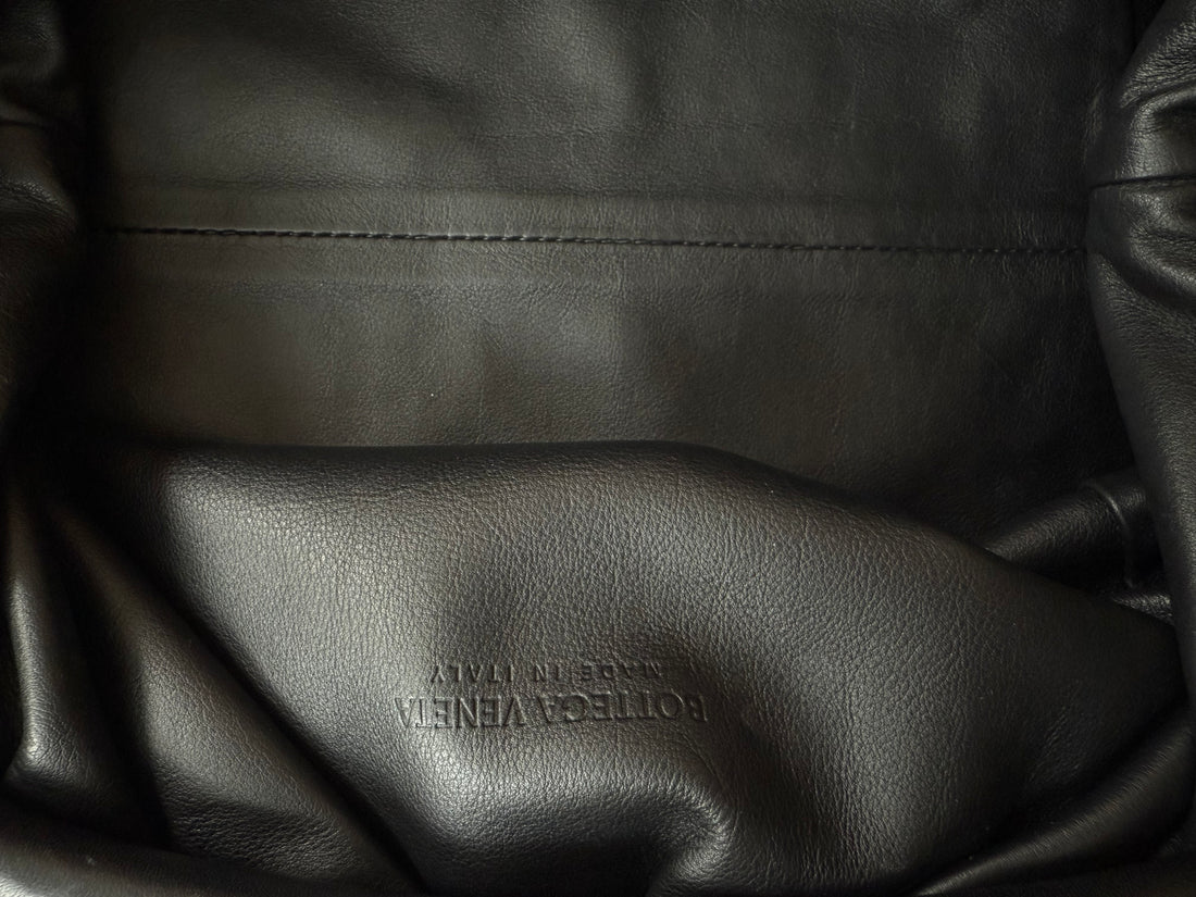 Bottega Veneta Pouch aus schwarzem weichem Kalbsleder