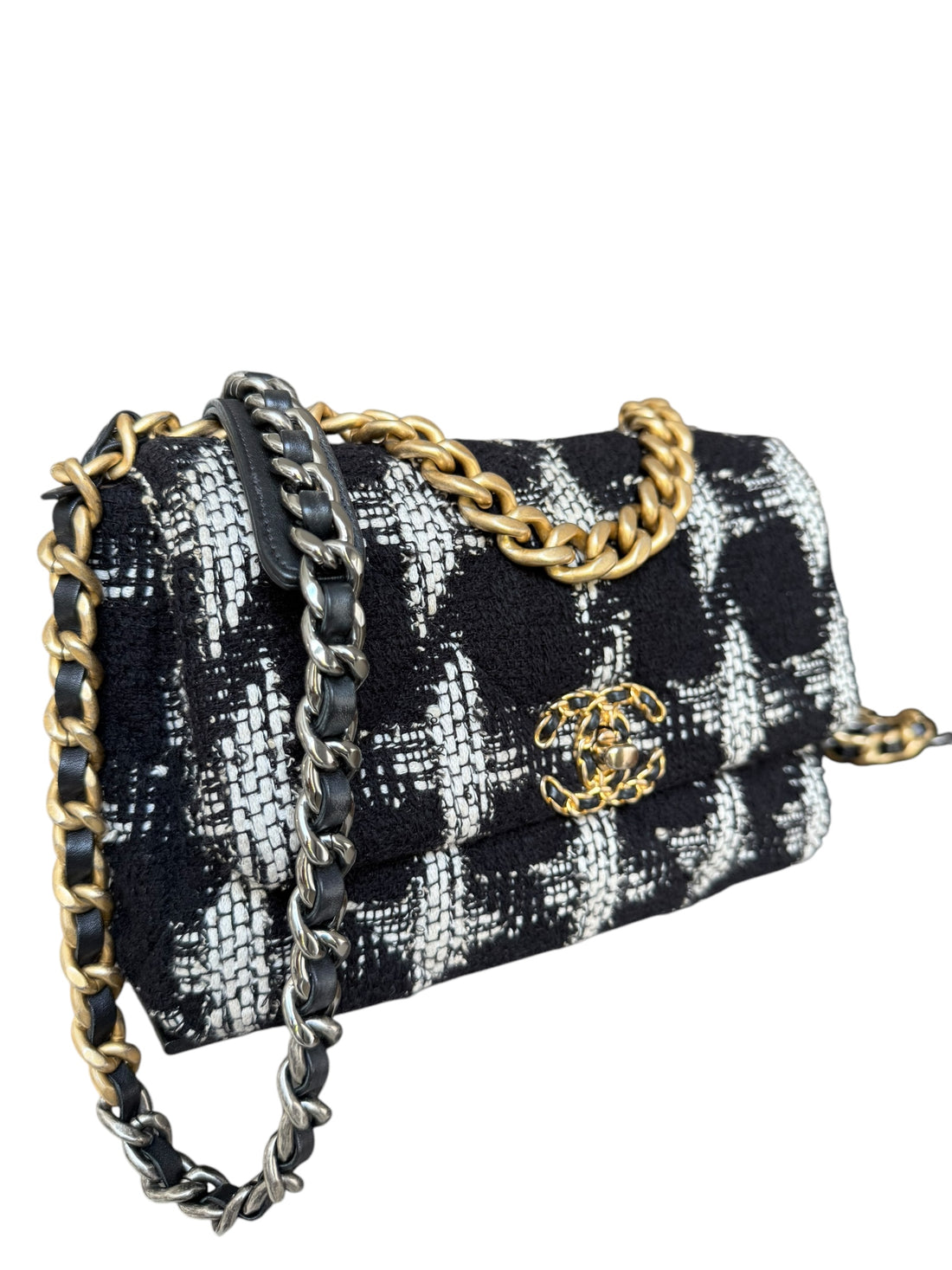 Chanel 19 Tweed schwarz / weiss small