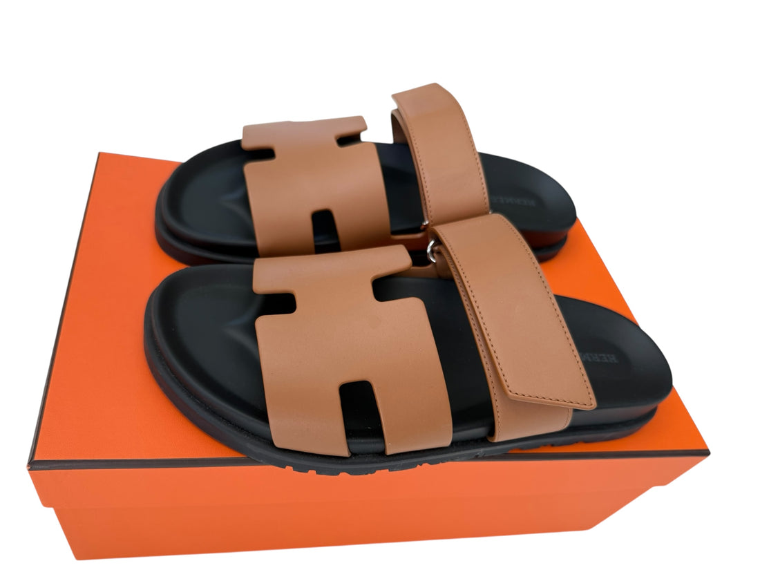Hermès Chypre Sandalen in der Farbe Naturel