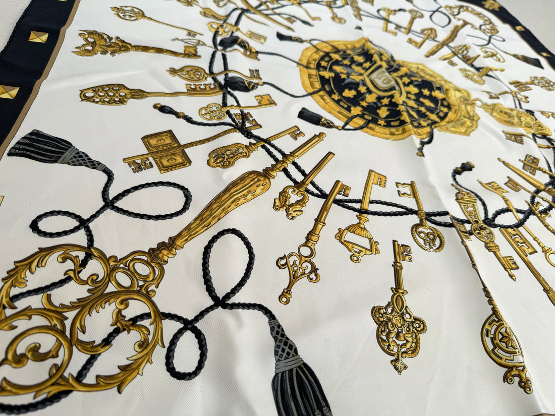 Hermès Carré Seidentuch les clefs in den Farben schwarz/weiss/gold