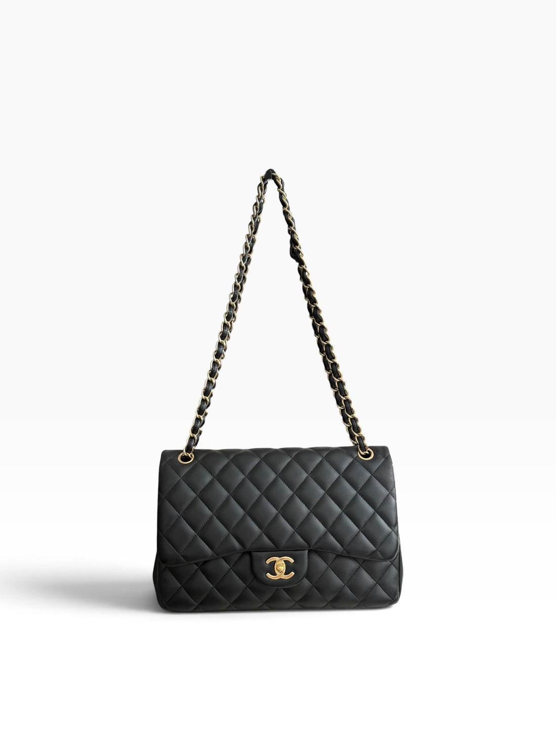 Chanel Classic Timeless Jumbo Double Flap Bag aus schwarzem Lammleder mit goldfarbener Hardware.