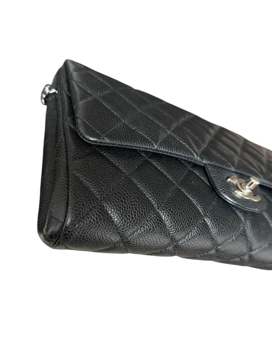 Chanel Classic Timeless Single Flap Bag Clutch aus schwarzem Kaviarleder und silberfarbener Hardware.