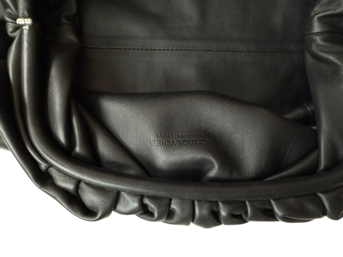 Bottega Veneta Pouch aus schwarzem weichem Kalbsleder