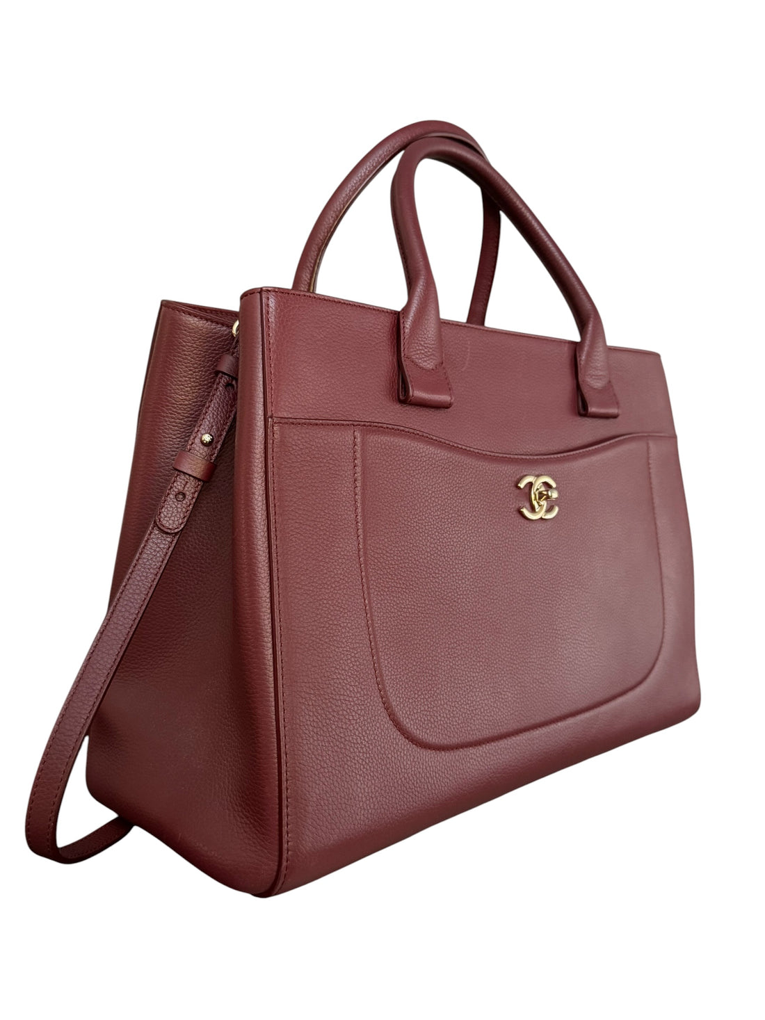 Chanel Neo Executive Tote Bag in der Farbe Bordeaux mit abnehmbarem Schulterriemen.