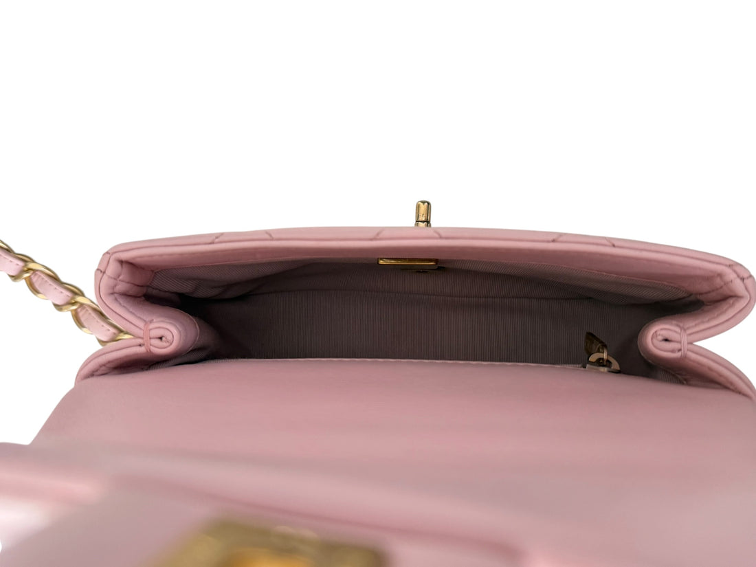 Chanel Timeless Mini Rectangular in der Farbe rosa. Lammleder