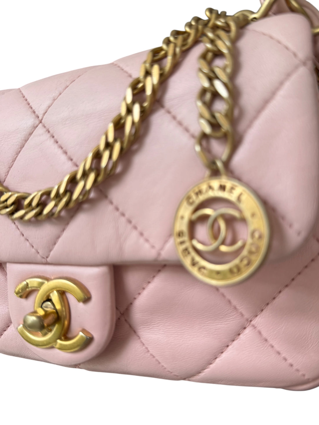 Chanel Timeless Mini Rectangular in der Farbe rosa. Lammleder