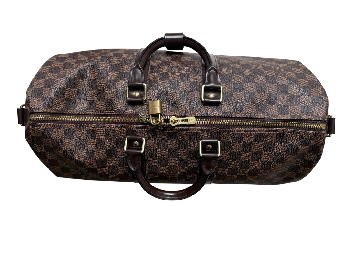 Louis Vuitton Keepall 45 in Damier Ebene mit abnehmbaren und verstellbaren Schulterriemen.