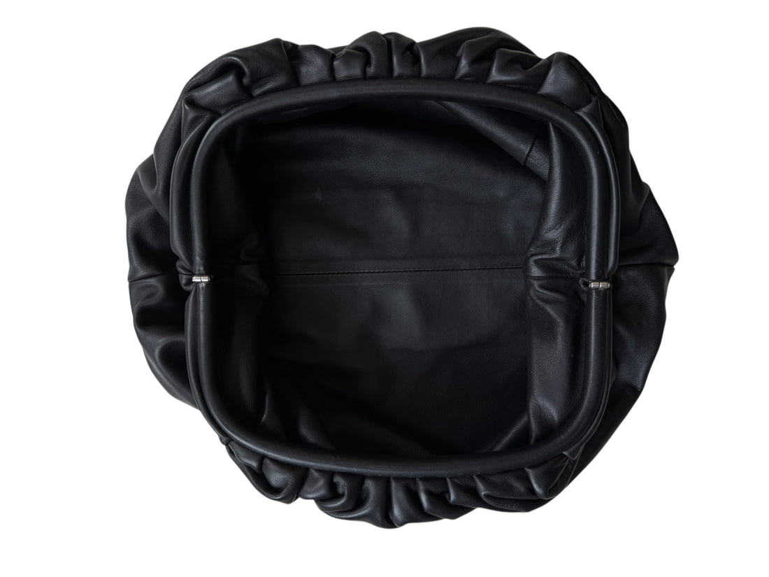 Bottega Veneta Pouch aus schwarzem weichem Kalbsleder