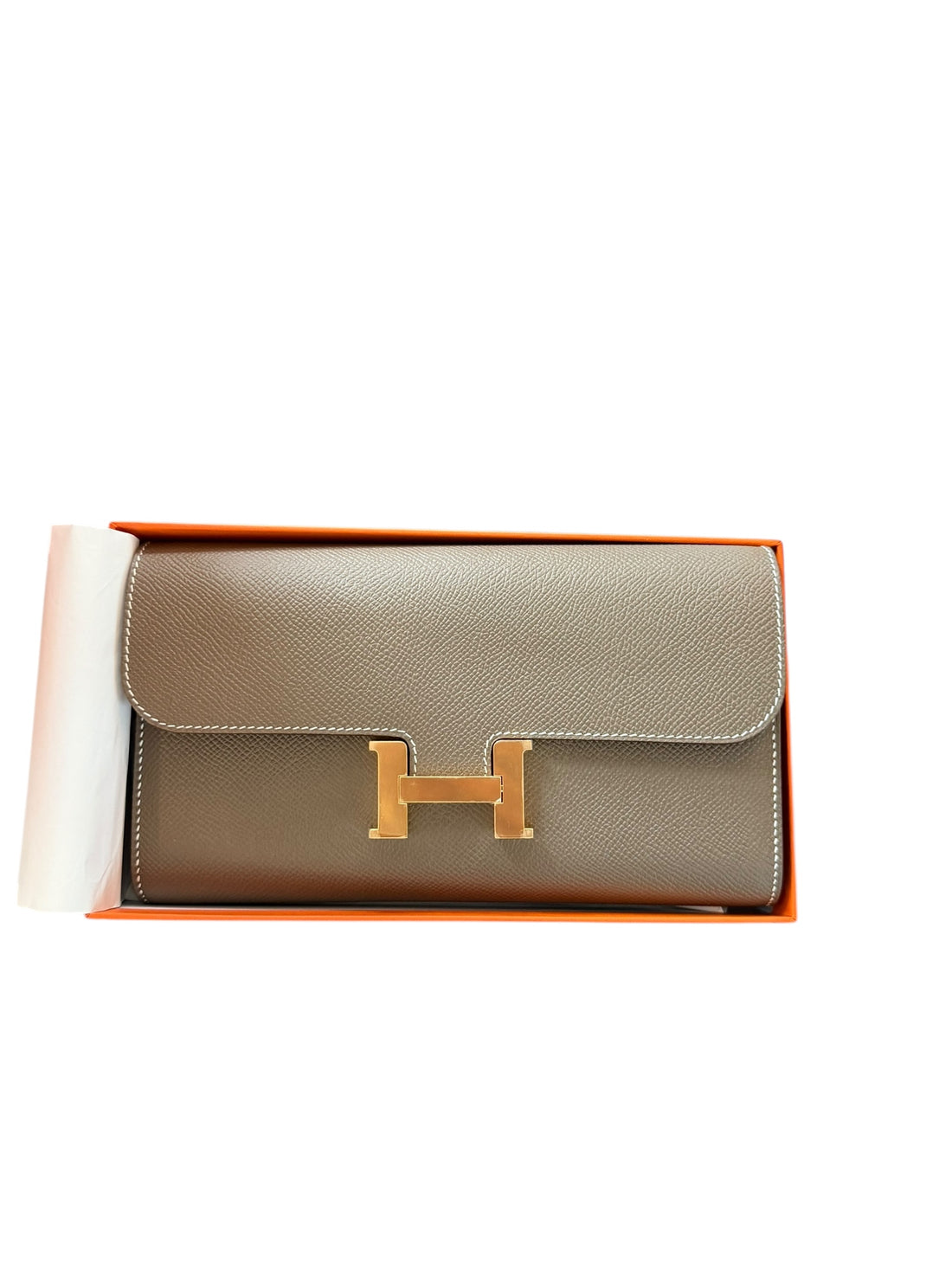 Hermès Constance to go Lange Brieftasche aus Epsom Kalbsleder in der Farbe Etoupe.