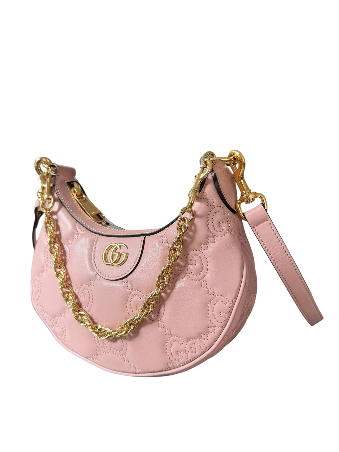 Gucci Mini Schultertasche aus GG Matelasse mit abnehmbarem und verstellbarem Schulterriemen.