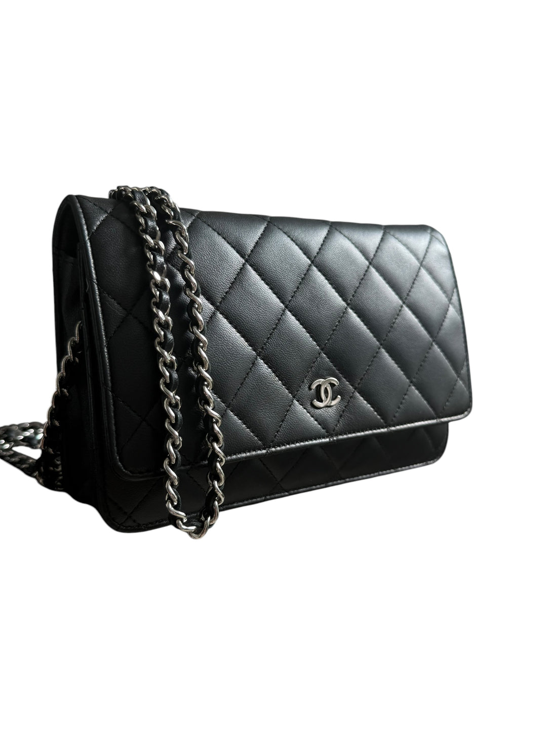CHANEL WOC Wallet on Chain aus schwarzem Lammleder und silberfarbener Hardware