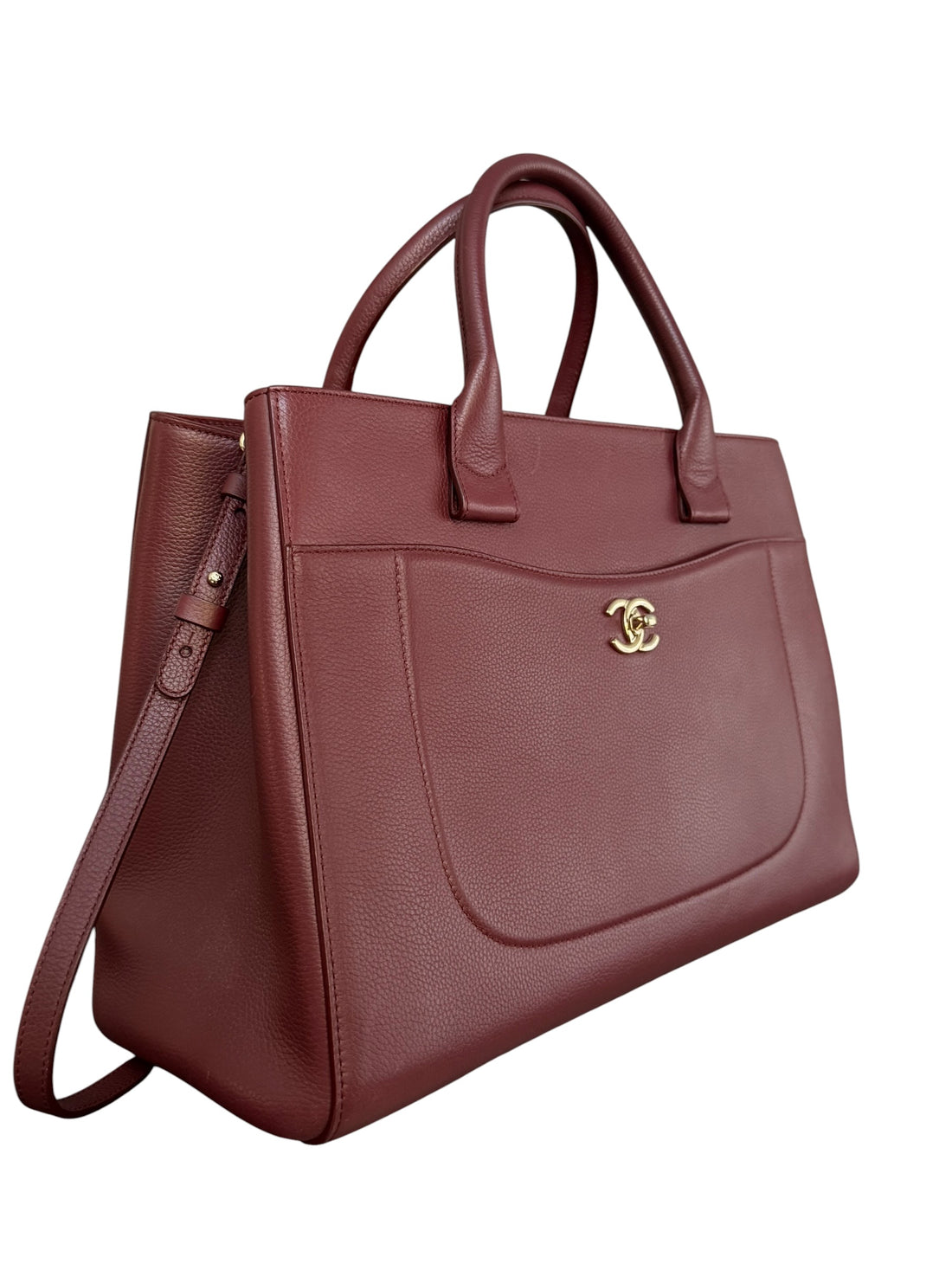 Chanel Neo Executive Tote Bag in der Farbe Bordeaux mit abnehmbarem Schulterriemen.