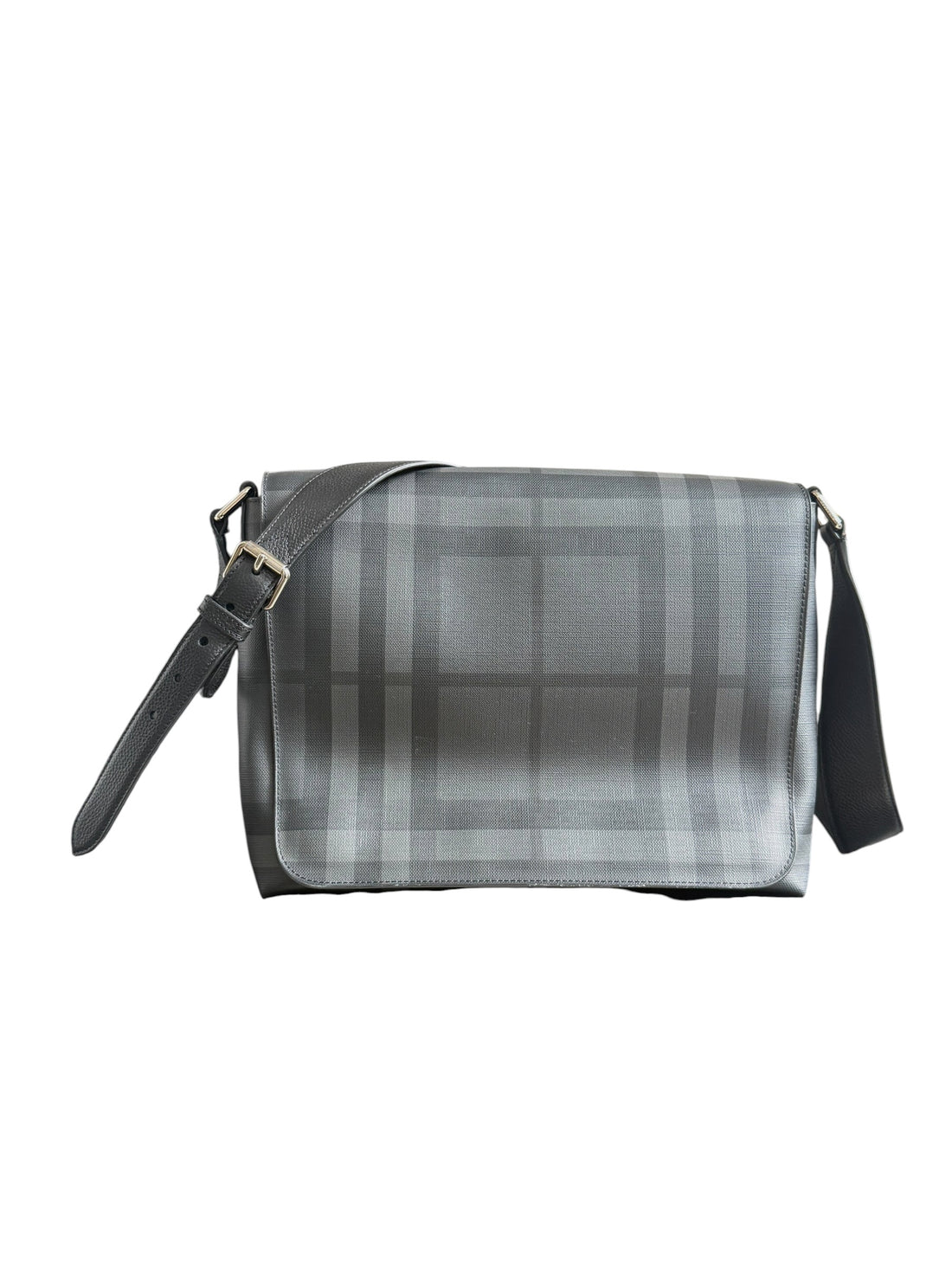 Burberry Smoked Check Messenger-Tasche aus beschichtetem Canvas mit markantem Lederbesatz in der Farbe grau.