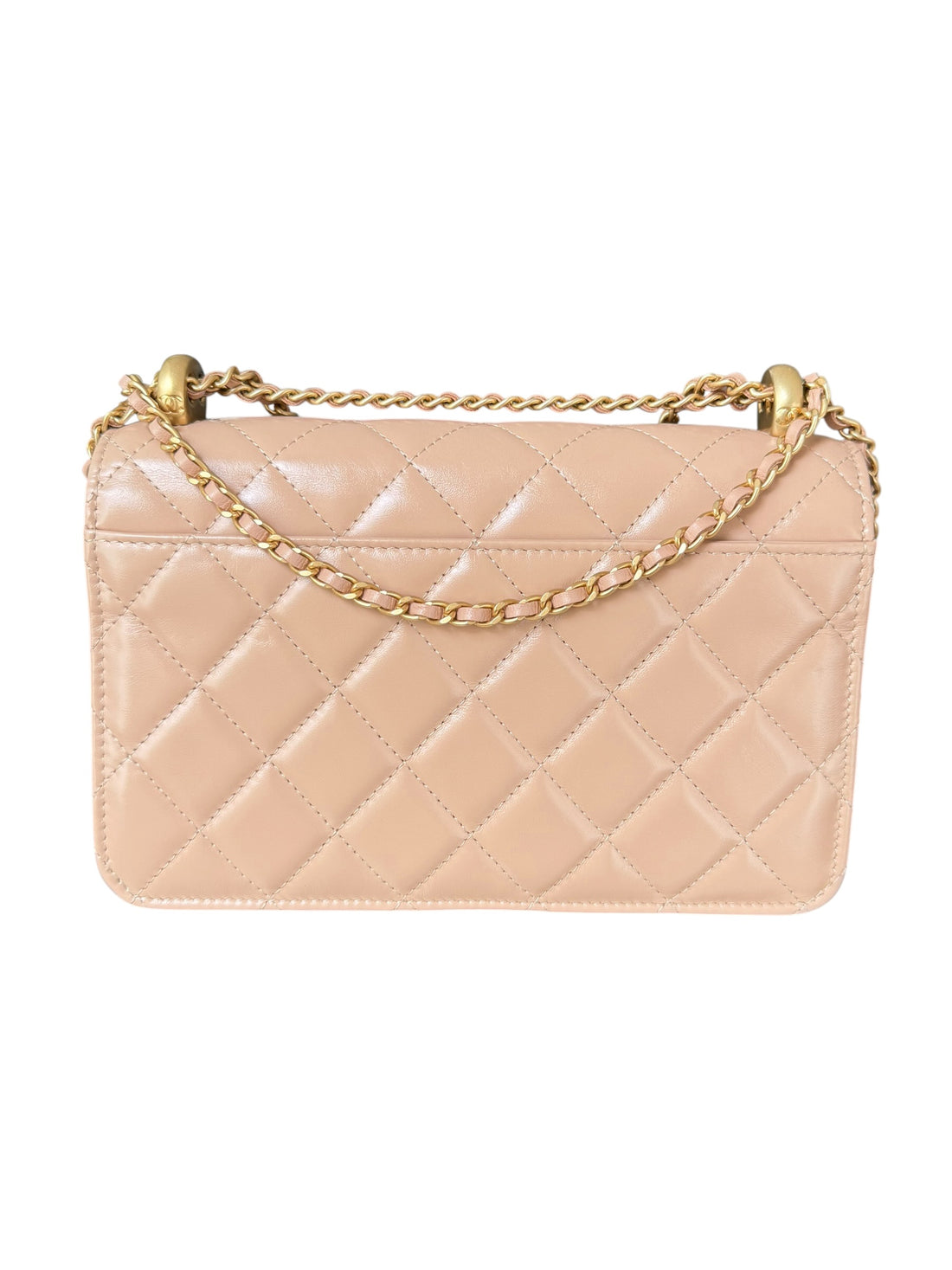 Chanel WOC - WALLET ON CHAIN aus beige bzw. nudefarbenem und glänzendem Kalbsleder & goldfarbenem Metall