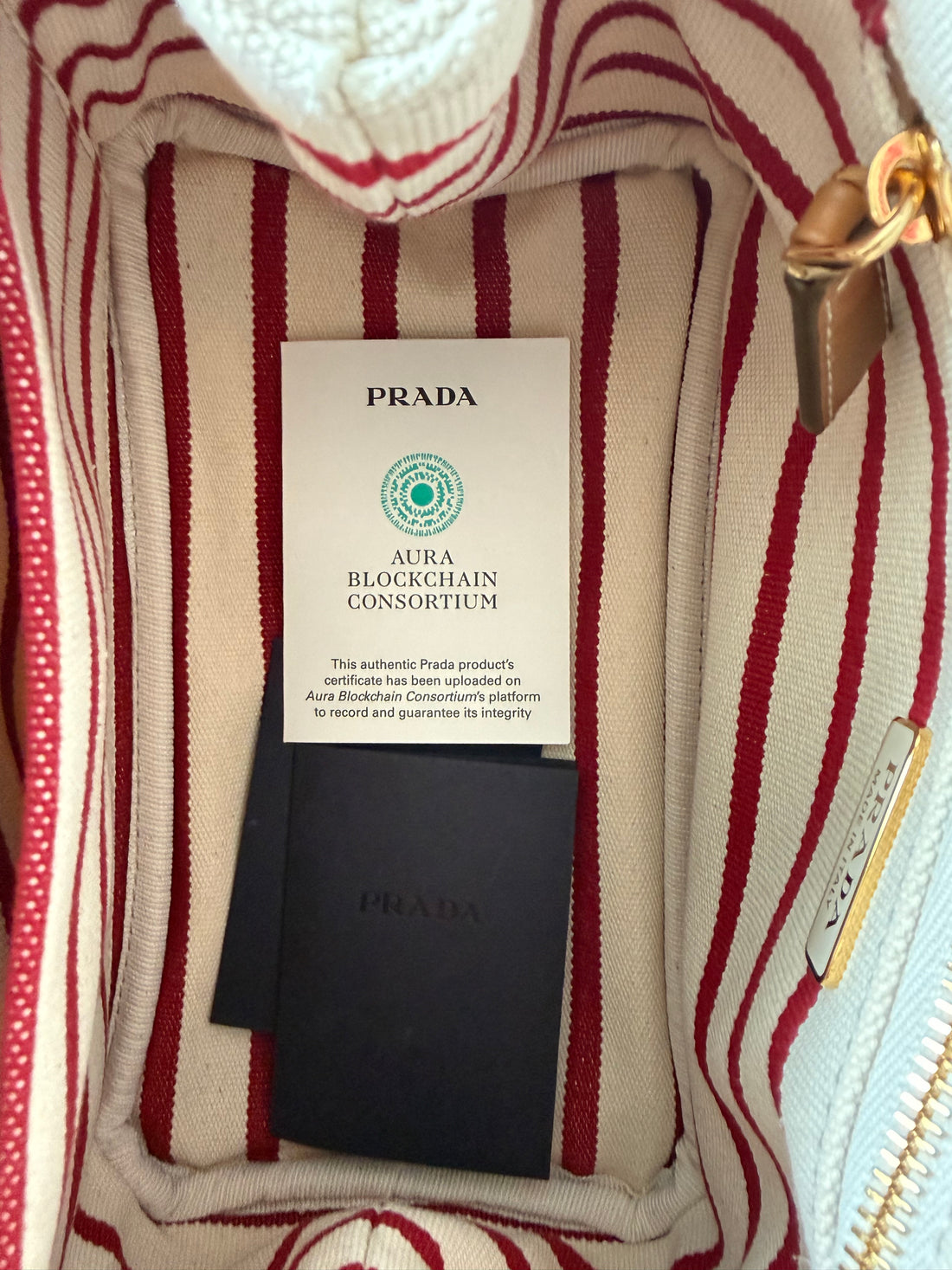Prada Jardinière Tasche aus gestreiftem Baumwollcanvas mit abnehmbaren und verstellbaren Schulterriemen