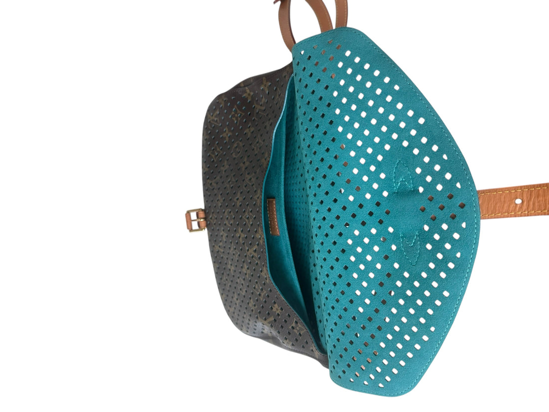 LOUIS VUITTON Flore Saumur 30 Monogram.