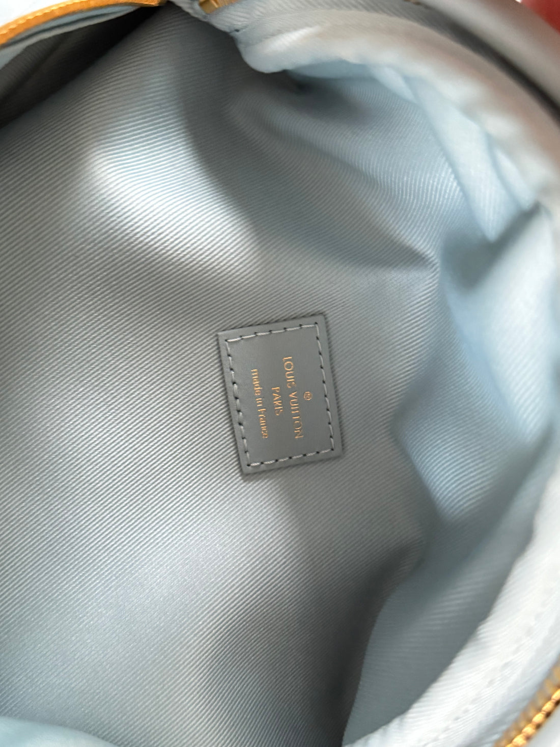 Louis Vuitton Bumbag New Wave in der Farbe Eisblau