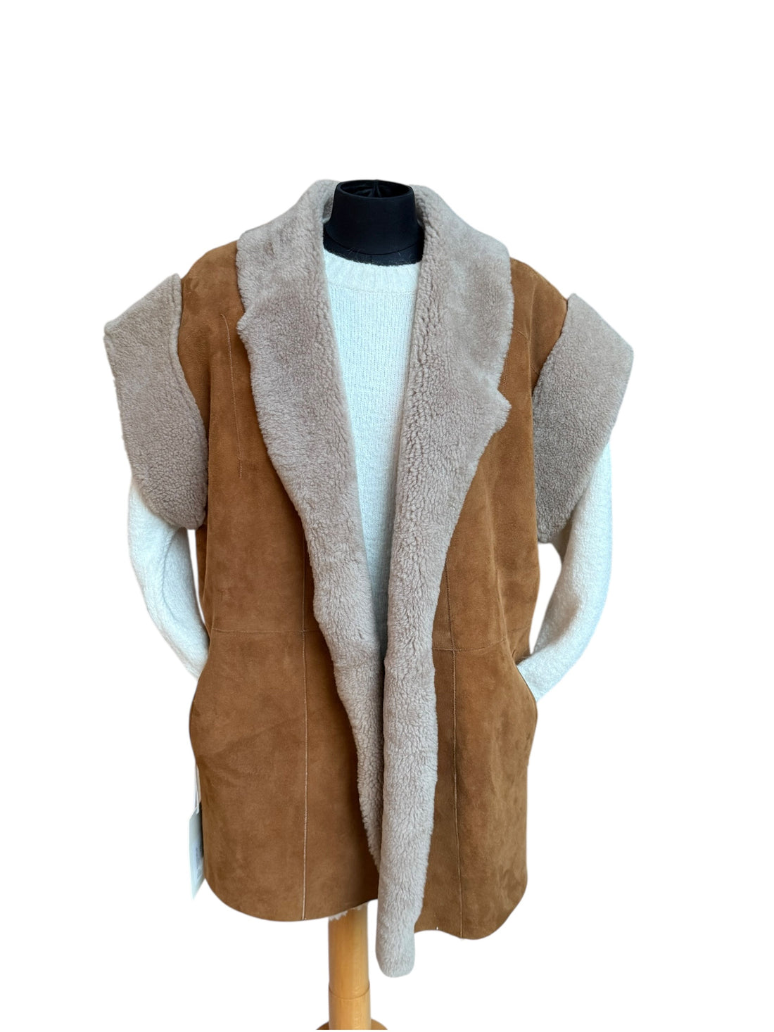 Echt Lammfellweste „Alter Ego“ in der Grösse Small aus der aktuellen Kollektion. Schaffell. Cognac Farben. Merino und Wildleder.