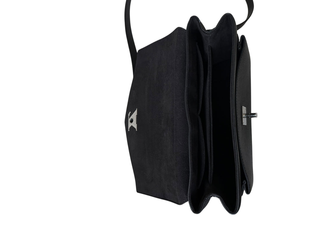 Louis Vuitton My LockMe aus genarbtem schwarzem Kalbsleder mit abnehm- und verstellbarem Schulterriemen