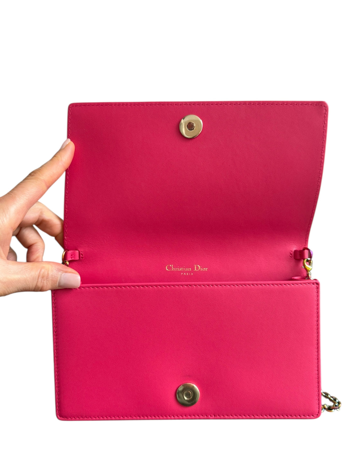 Dior Lady Pouch aus weichen Lammleder mit abnehmbarer Kette und Anhänger. Cannage Lammleder in der Farbe Pink.