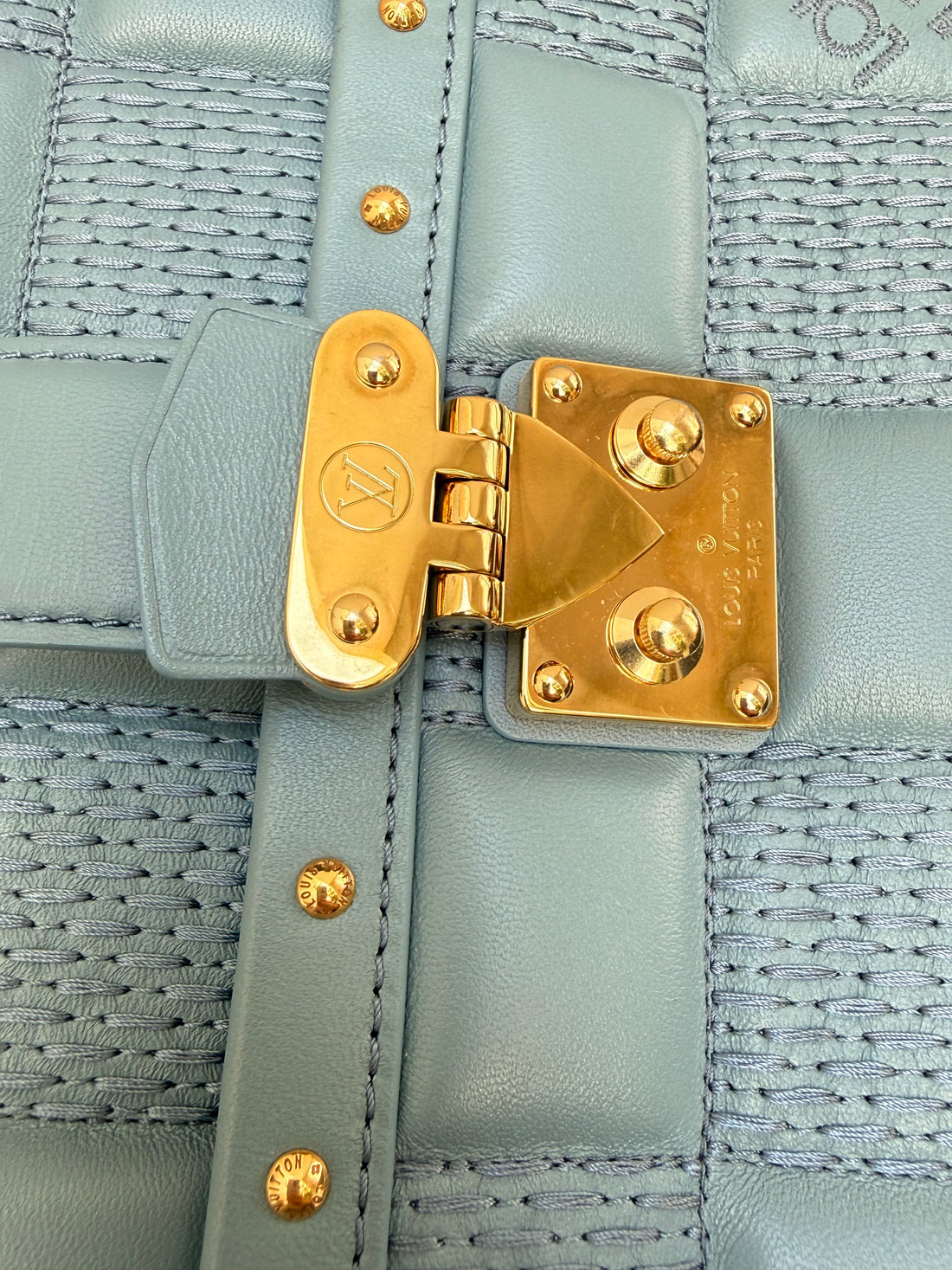Louis Vuitton Troca pm quilted Glacier