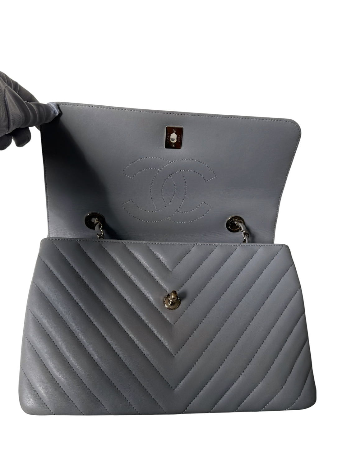 Chanel Trendy CC Chevron mit Griff aus grauem Lammleder und champagnerfarbener Hardware.