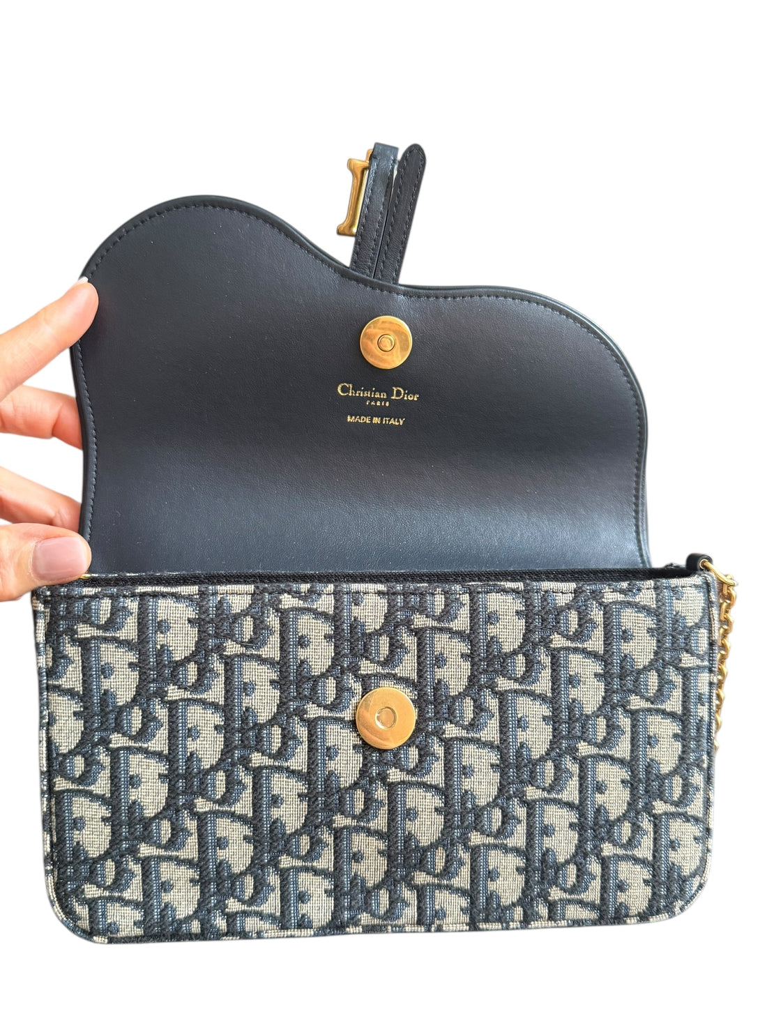 Dior Saddle Pouch mit Kette in Dior Oblique Jacquard und glattem Kalbsleder in Blau.