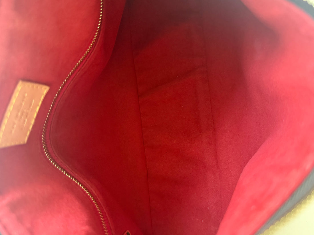 Louis Vuitton Slouchy pm in Monogram Canvas.
