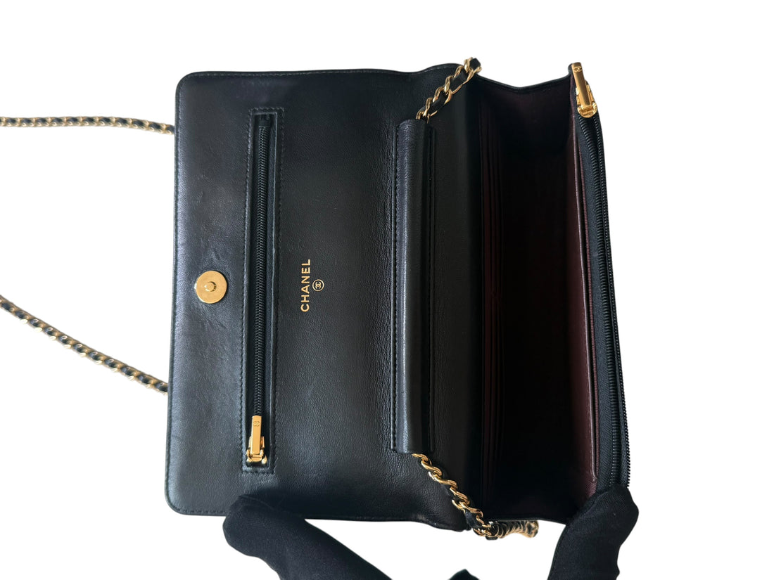 CHANEL WOC Wallet on Chain aus schwarzem Lammleder und goldfarbener Hardware