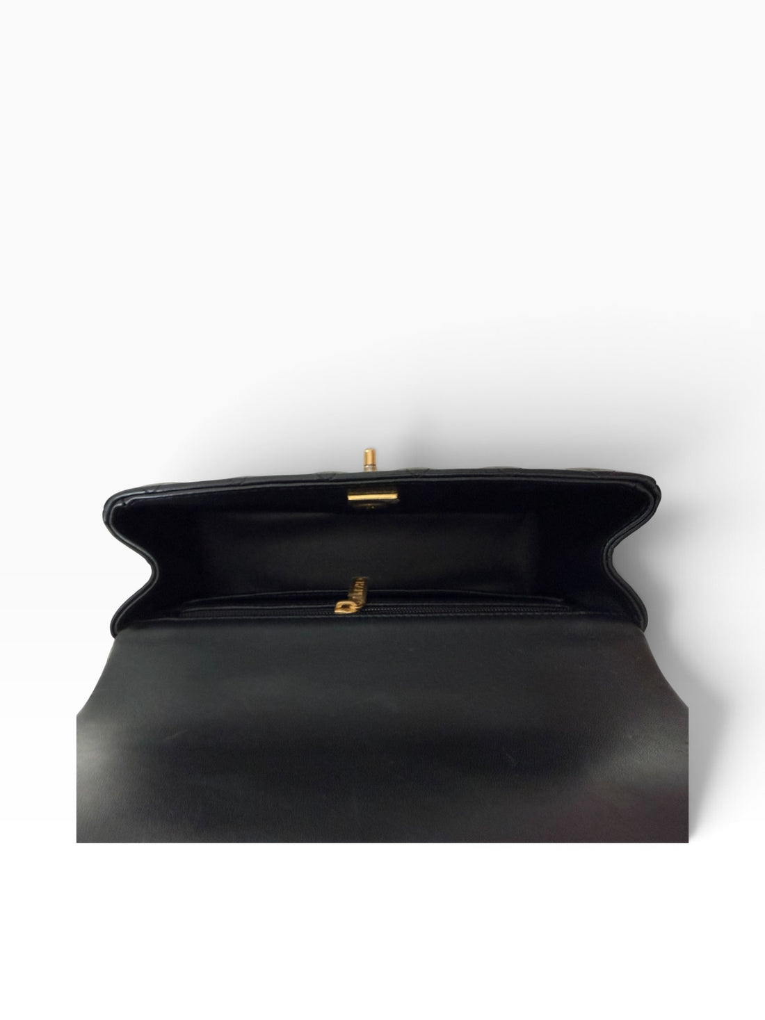 Chanel Classic Mini Top Handle aus schwarzem Lammleder und goldfarbener Hardware.