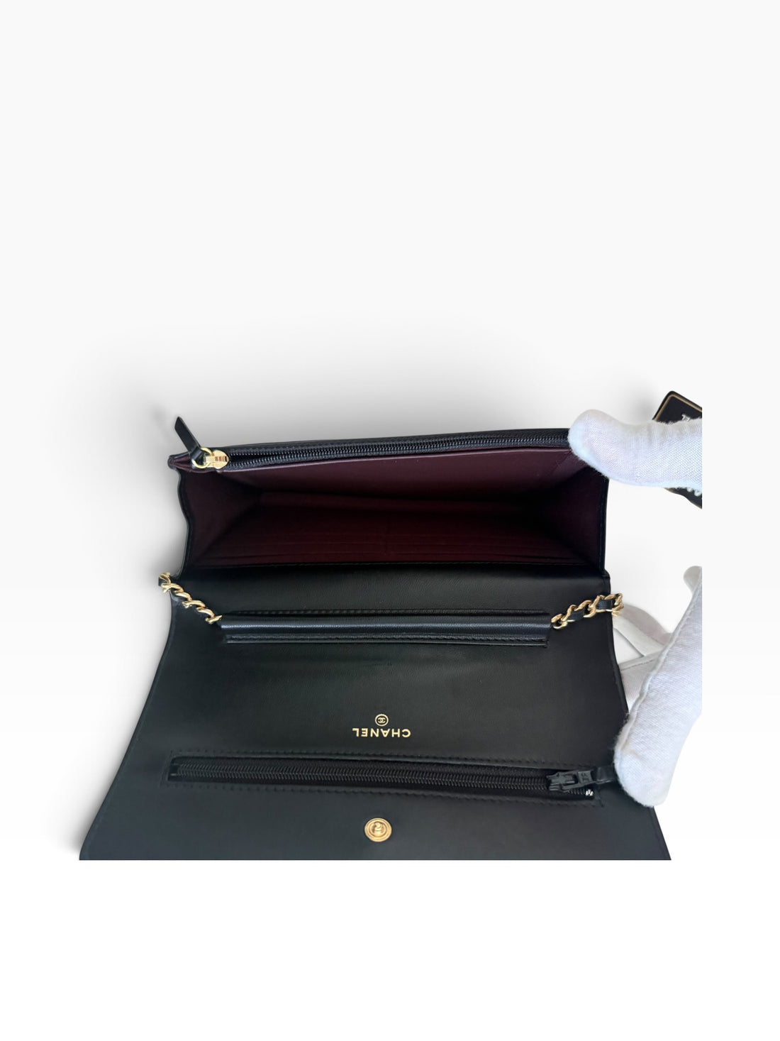 CHANEL WOC Wallet on Chain aus schwarzem Lammleder und goldfarbener Hardware