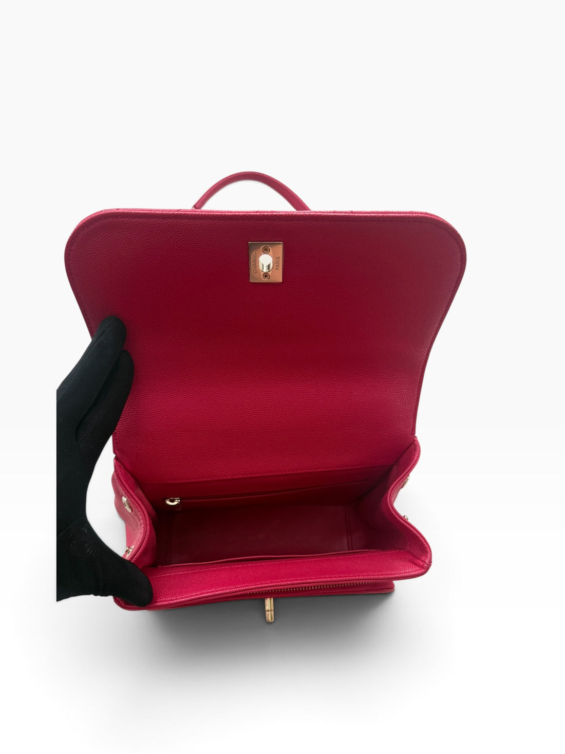 Chanel Business Affinity dans la nuance expressive Framboise en cuir caviar