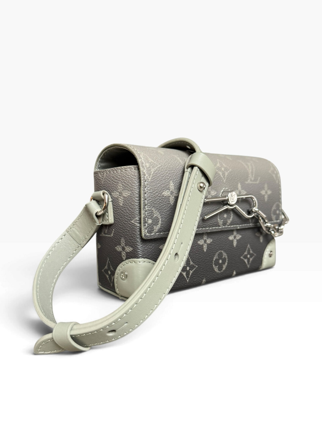 Louis Vuitton Steamer Wearable in Khaki / Monogram Gradient.