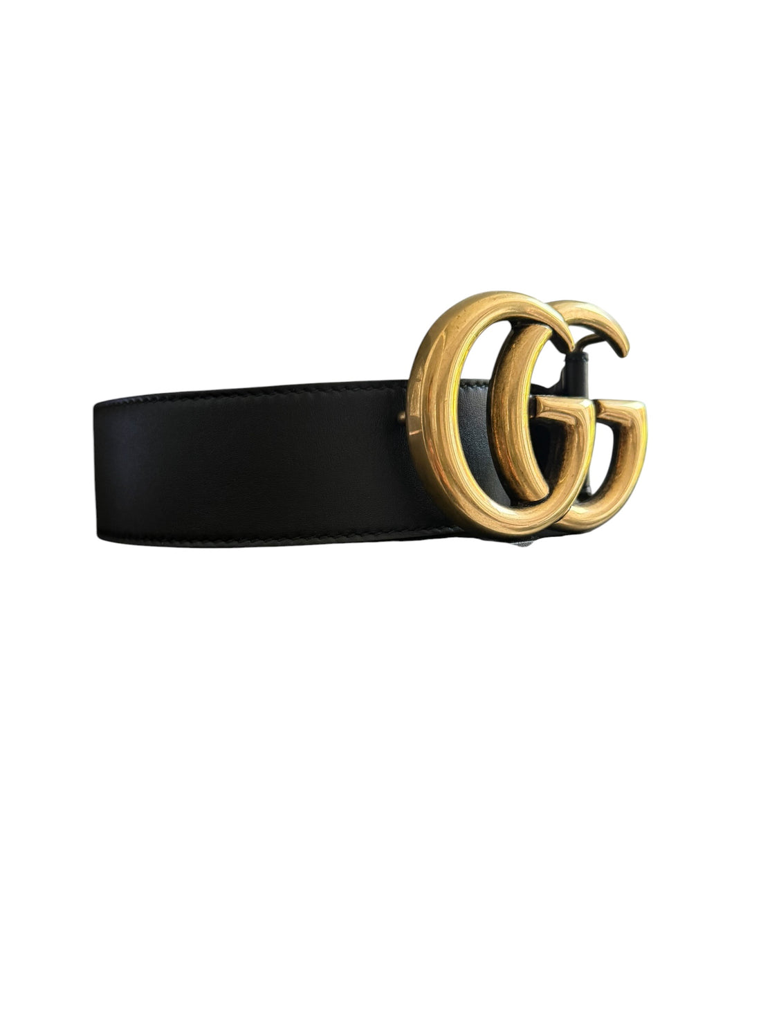 Breiter schwarzer GG Marmont Gürtel mit GG Schnalle in Antikgold.