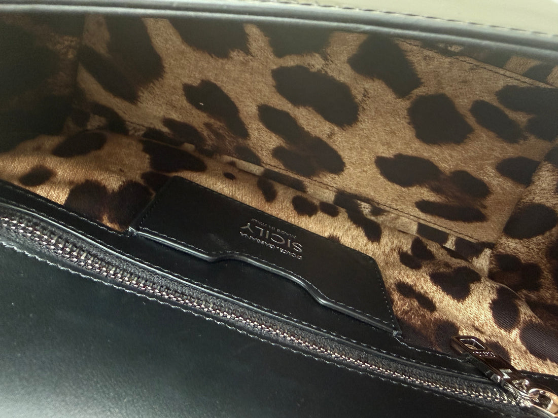 Dolce & Gabbana Tasche Sicily aus glänzendem Kalbsleder mit Logoplakette aus palladiniertem Metall