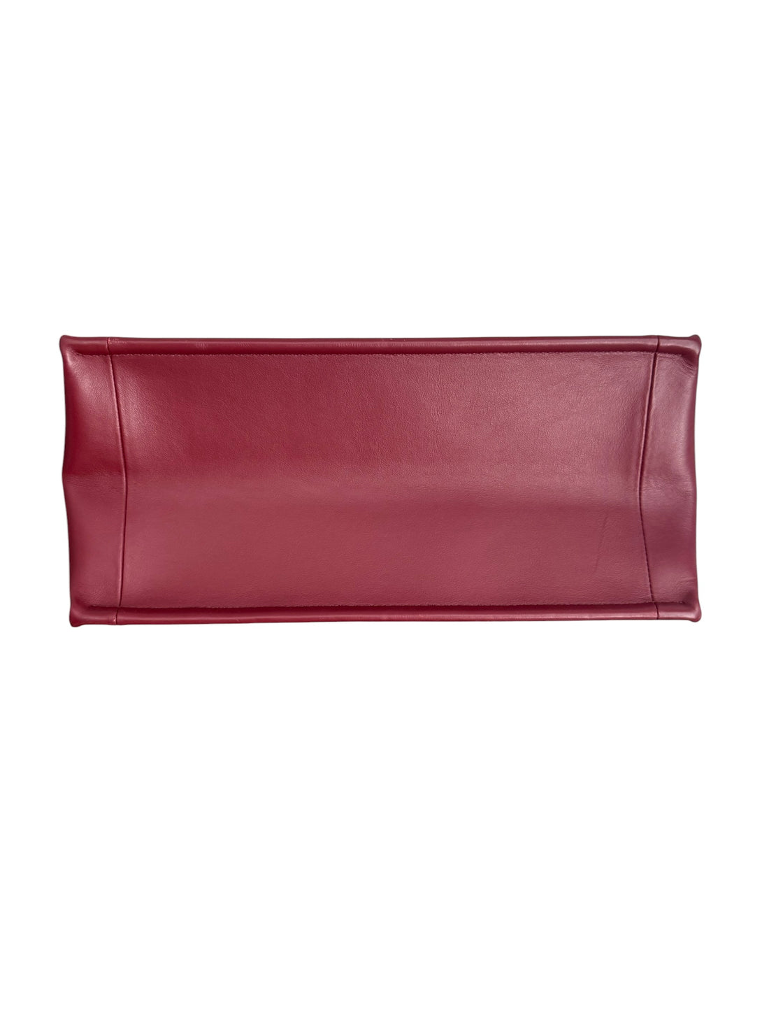Mittelgroße Dior Book Tote in Macrocannage Kalbsleder in der Farbe bordeauxrot.
