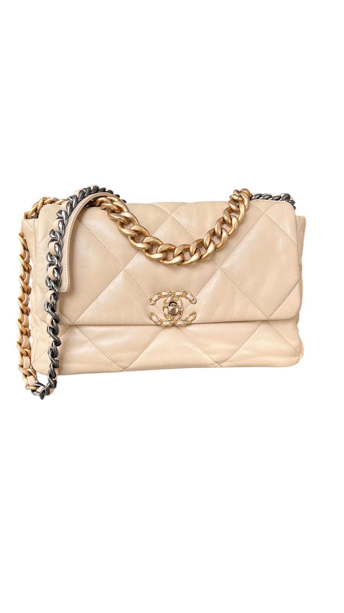 Chanel 19 aus weichem glänzendem Lammleder beige