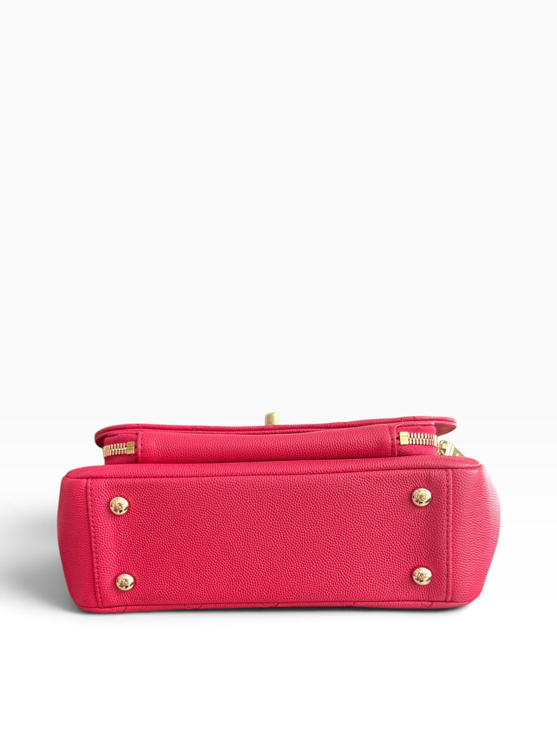 Chanel Business Affinity dans la nuance expressive Framboise en cuir caviar