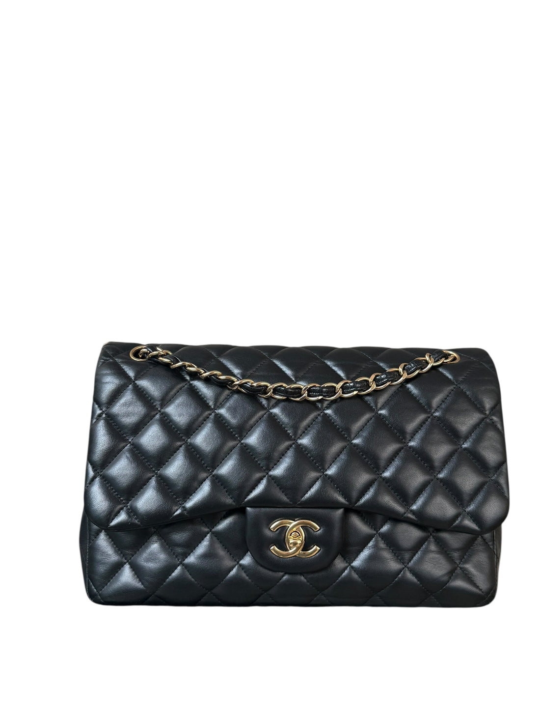 Chanel Classic Timeless Jumbo Double Flap Bag aus schwarzem Lammleder mit goldfarbener Hardware.