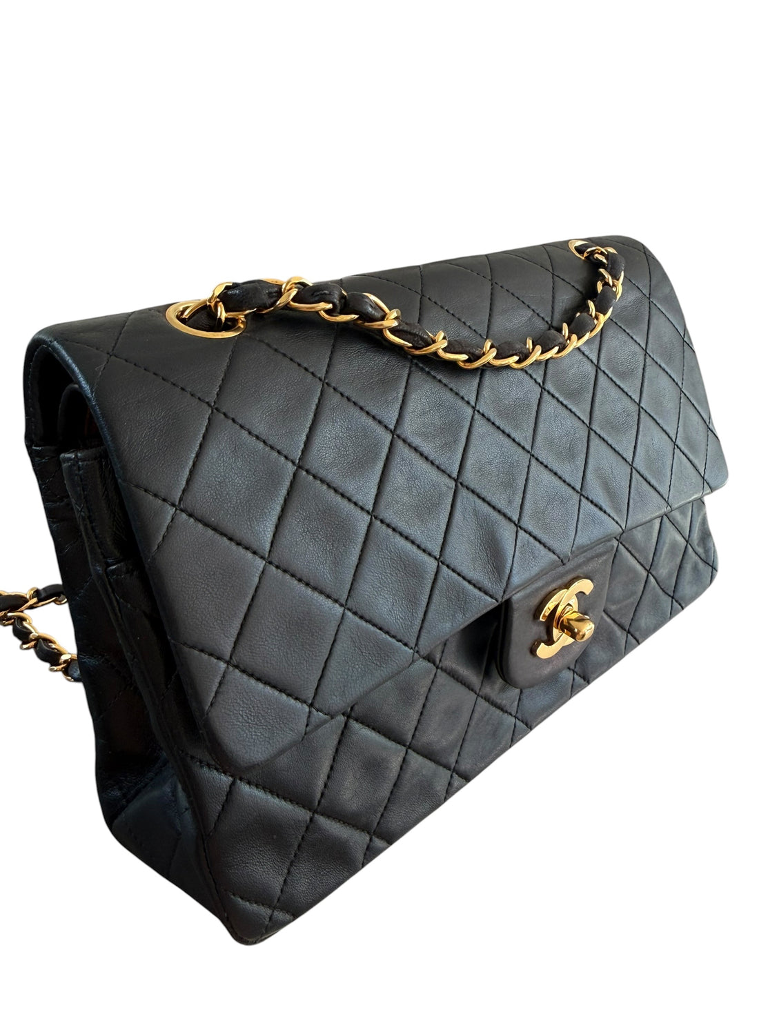 Chanel Double Flap Bag Medium Vintage aus schwarzem Lammleder und 24 Karat vergoldeter Hardware.