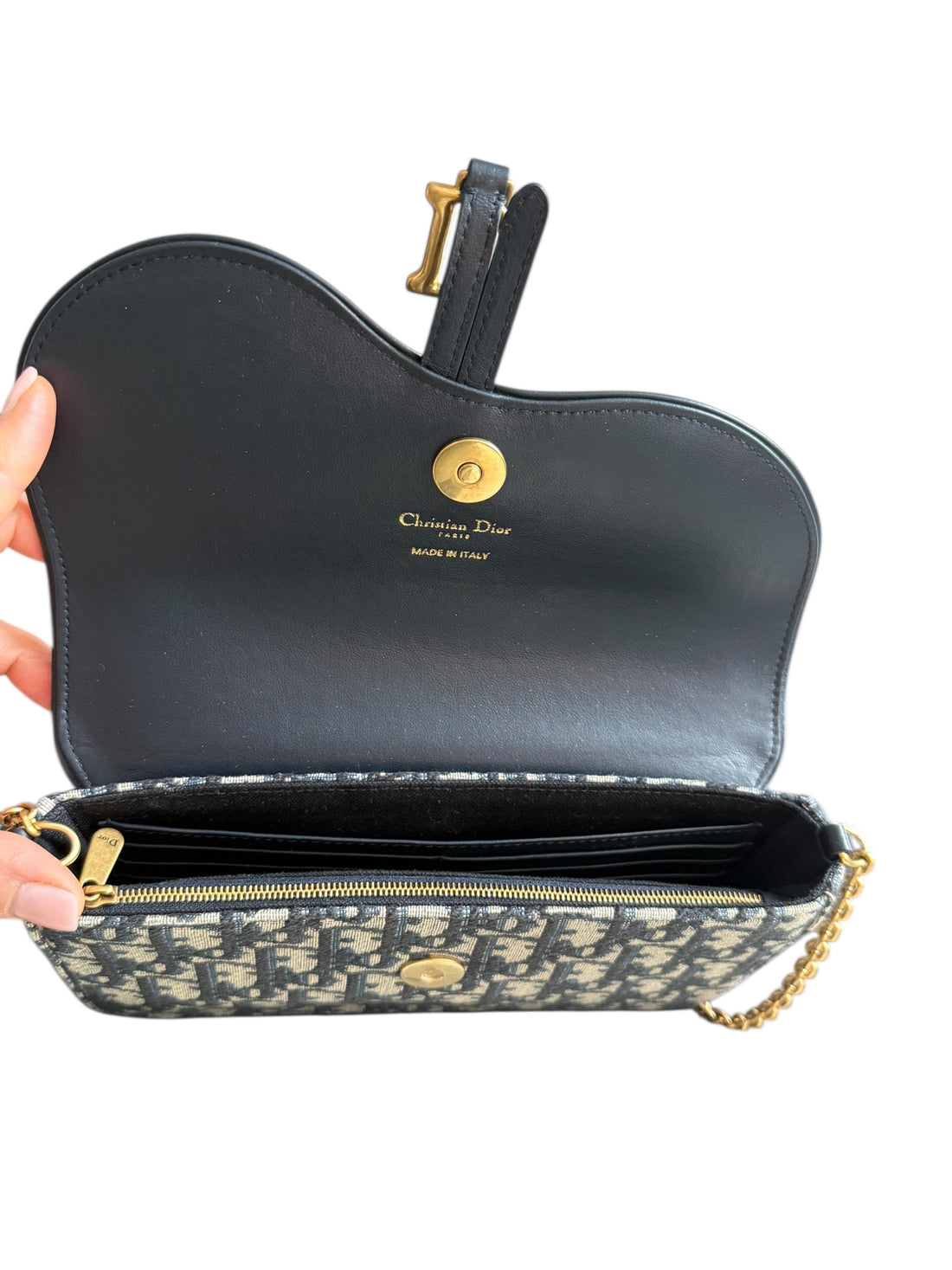 Dior Saddle Pouch mit Kette in Dior Oblique Jacquard und glattem Kalbsleder in Blau.