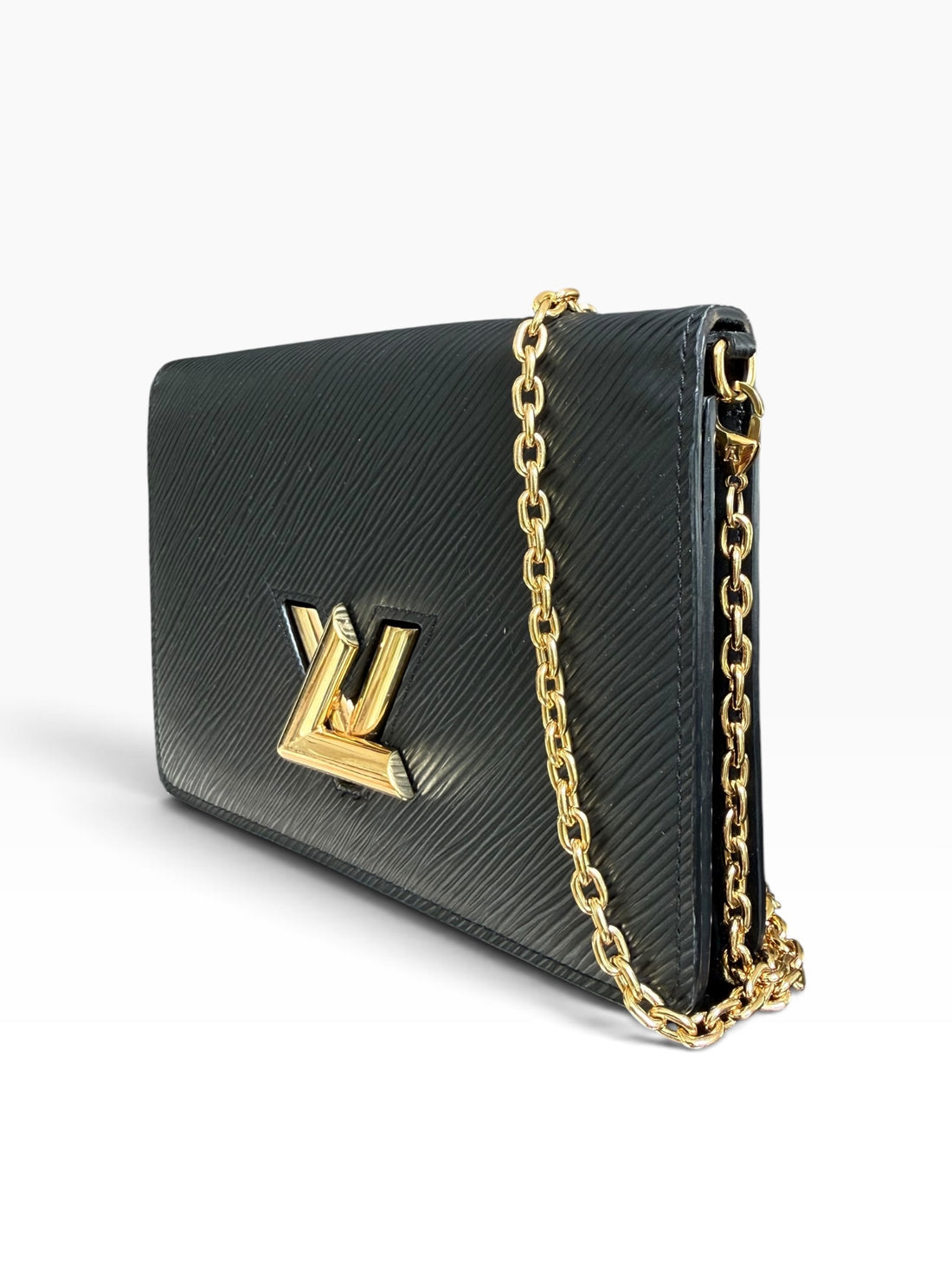 Louis Vuitton Twist Chain Wallet aus schwarzem Epi-Leder mit einem markanten, goldfarbenen LV-Drehverschluss.