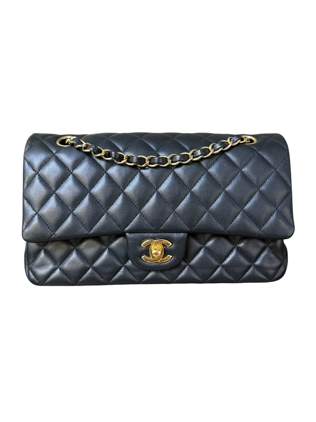 Chanel Medium Classic Double Flap Bag aus schwarzem Lammleder und goldfarbener Hardware