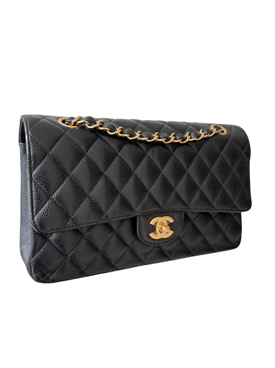 Chanel Medium Classic Double Flap Bag aus schwarzem Caviarleder und goldfarbener Hardware. Bordeauxfarbenes Innenfutter