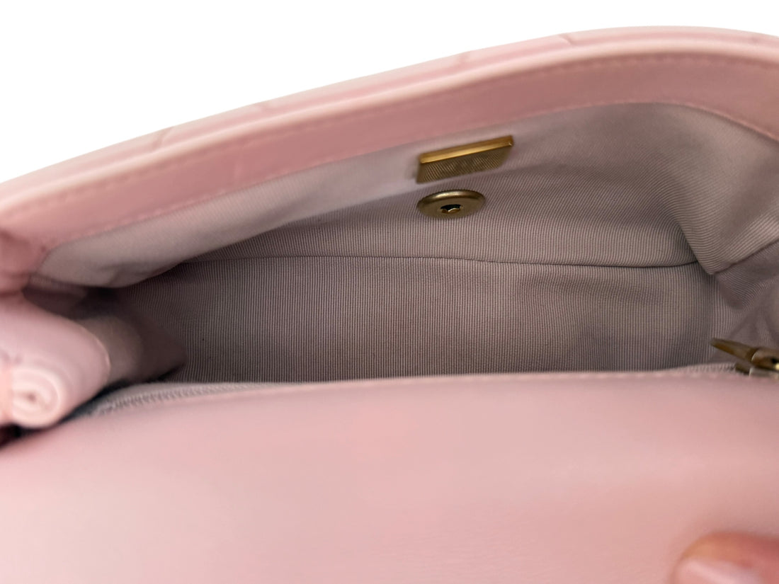 Chanel Timeless Mini Rectangular in der Farbe rosa. Lammleder