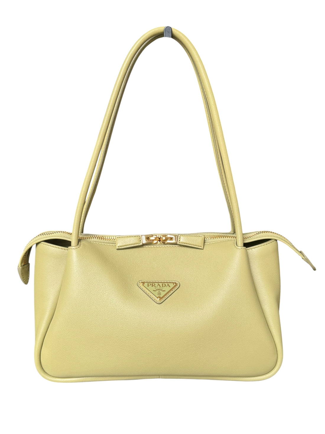 Prada Darling mittelgrosse Schulter Tasche in der Farbe Pistazie aus weichem Kalbsleder.